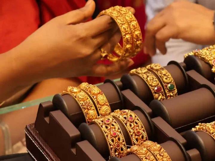 Gold price soars Rs 9,700 to storm past Rs 1.3 lakh/10 g in Delhi as rupee hits record low