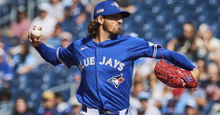 Gausman tosses 2-hitter for 4th career complete game as Blue Jays blank Astros 6