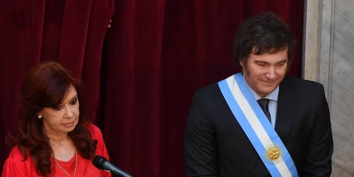 Cristina Kirchner criticó la cadena nacional de Milei y apuntó: “Acordate de lo que te dije el día que te tomé juramento como Presidente…"