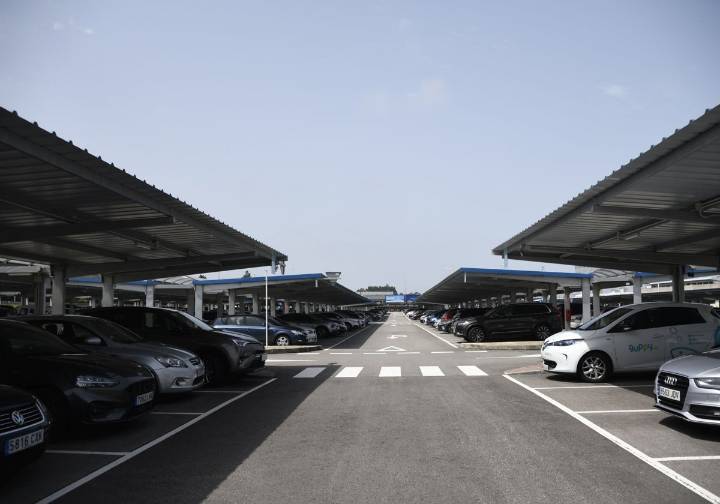 Aena incluye el aparcamiento en altura del aeropuerto de Asturias en su plan de inversiones