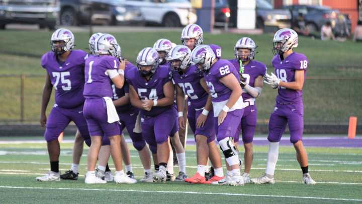 Bulldogs edge Wildcats on Friday night