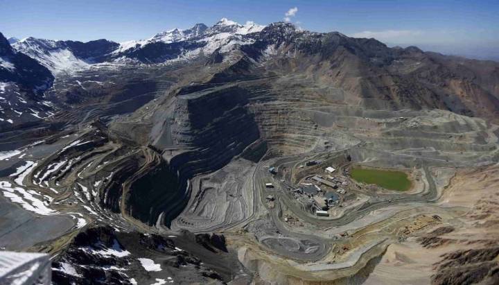 Codelco y Anglo American sellan alianza para explotar en conjunto minas de cobre en Chile