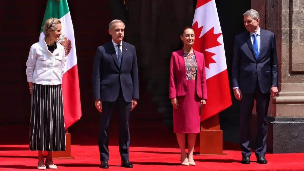 Sheinbaum recibe a Mark Carney por la Puerta de Honor en Palacio Nacional