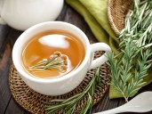 Beneficios del té de romero que puedes aprovechar cada día