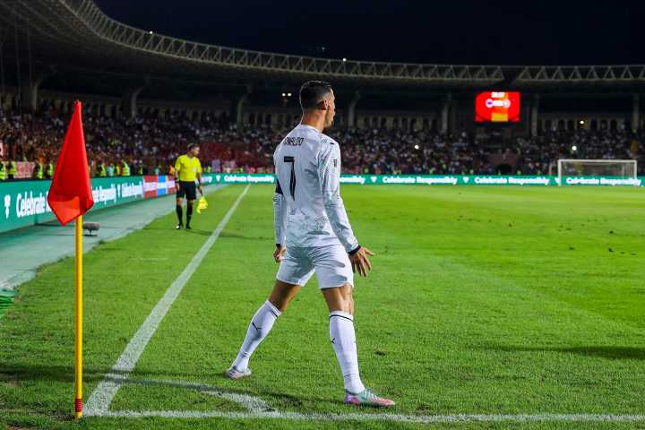 Cristiano Ronaldo brilla con doblete ante Armenia y pisa fuerte en su carrera hacia los mil goles