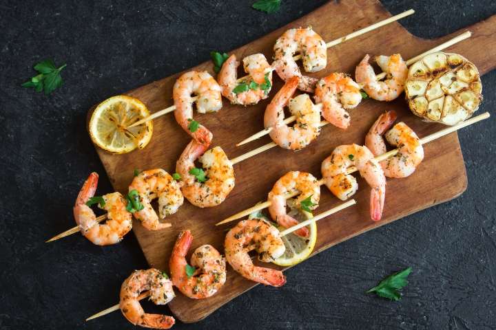 Alerta por radiación: AquaStar retira 10,000 libras de brochetas de camarones crudos en 10 estados