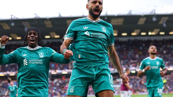 Who plays in the English Premier League this weekend?