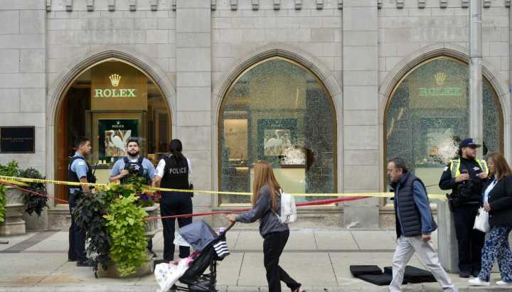 6 charged in smash-and-grab robbery at Mag Mile Rolex boutique