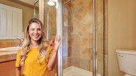 Dile adiós a la mampara: esta ducha minimalista permite ahorrar espacio y potenciar la decoración del baño