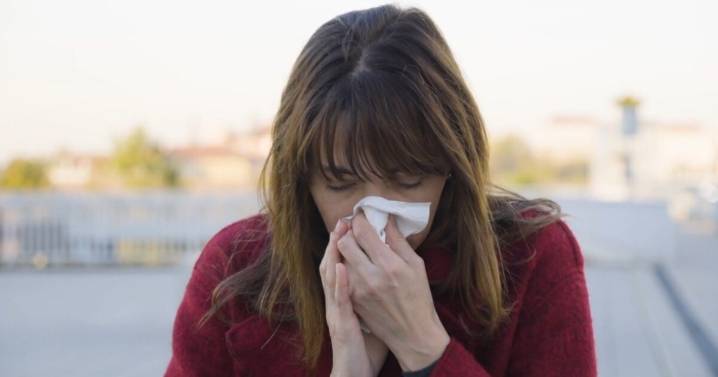 Fall allergies share symptoms with flu and COVID, expert says