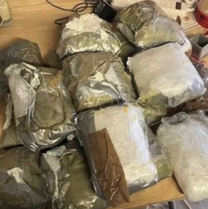 Patrulla fronteriza asegura ocho kilos de metanfetamina abandonada por un hombre que cruzo a EU desde México