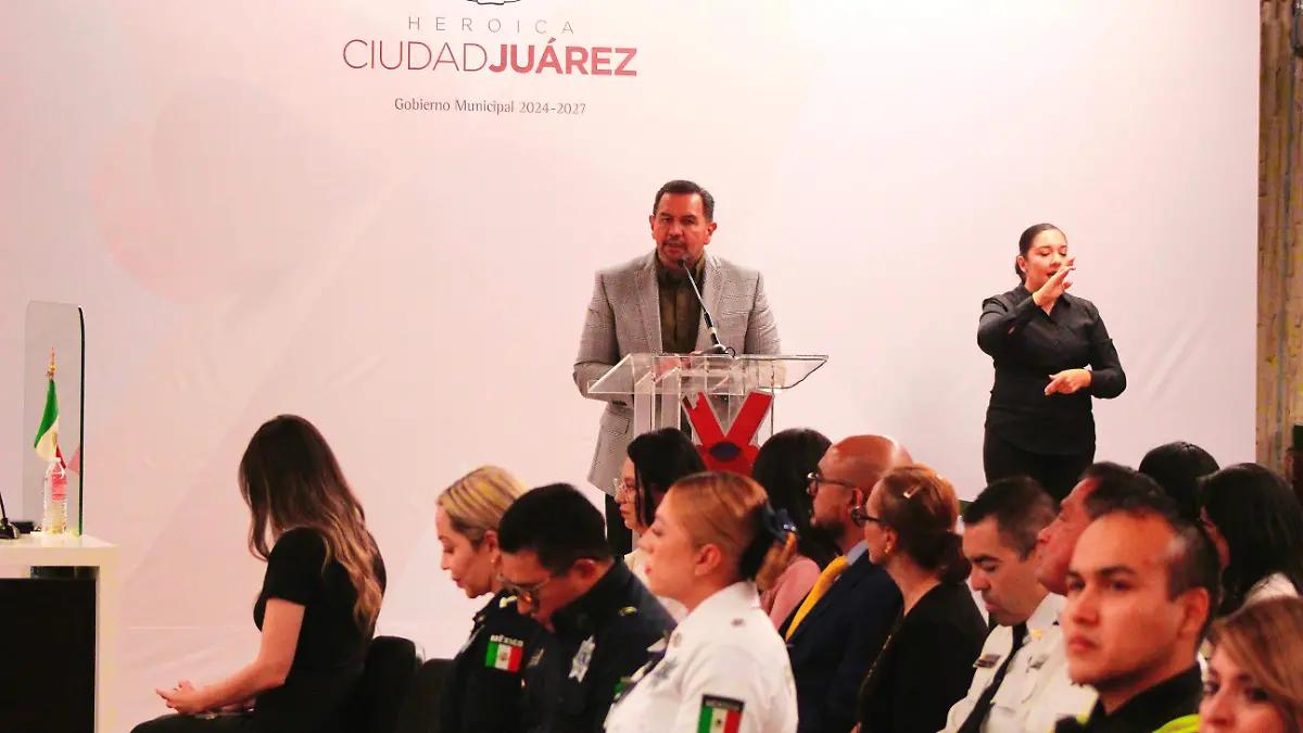 María Judith Castillo recibe el Mérito en el Servicio Público 2025 por su labor como oficial de tránsito