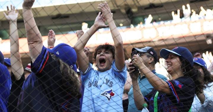 Blue Jays fans bask in division title after decade drought