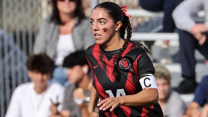 Syosset girls soccer's Siena Cummo nets late goal to draw with MacArthur