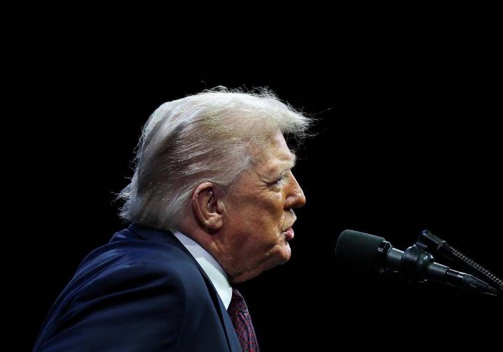 Trump devuelve la oración a las escuelas y da por muerta la cultura 'woke'