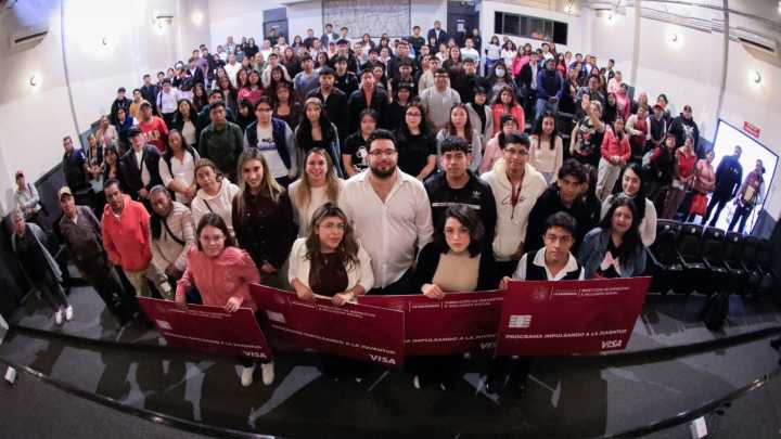 Entregan 550 apoyos económicos a jóvenes en Naucalpan
