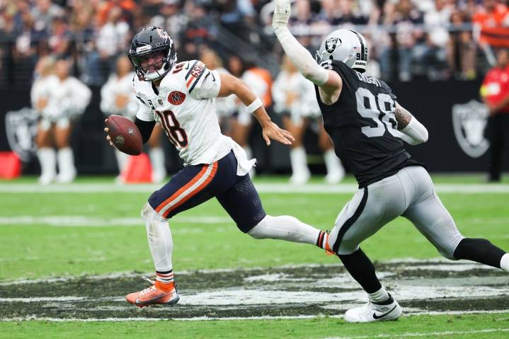 Deadspin | Late TD, field-goal block lift Bears past Raiders