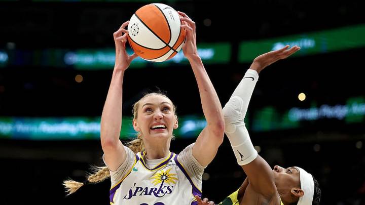 WNBA playoff picture: Standings, schedule as Sparks stun Storm to keep postseason hopes alive