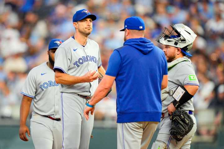 Blue Jays Crumble Under Intense Pressure as Toronto Slowly Gives Up on World Series Ambitions