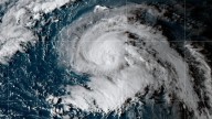 Gabrielle se convierte en huracán en el océano Atlántico, al sureste de Bermudas