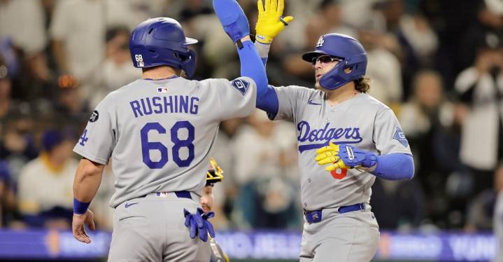 Dodgers avoid post-clinch hangover, defeat Mariners 3