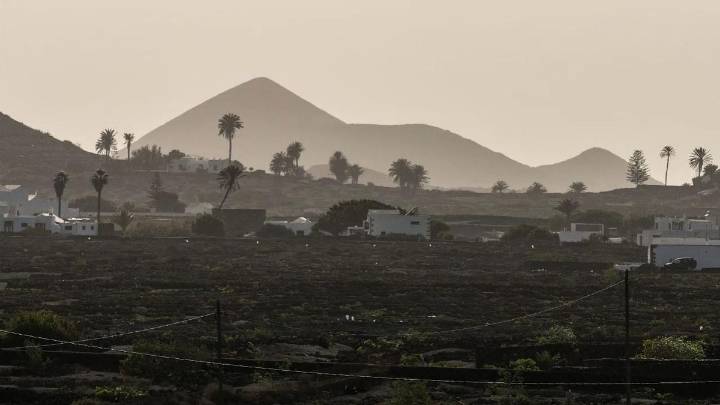 Un clima insólito de 40 grados, lluvia, calima y tormentas recibe al otoño en Canarias