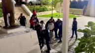Reprimen manifestación contra nuevo magistrado del TSJ Campeche, acusado de violencia de género