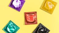Preservativos gratuitos para jóvenes: La ministra Mónica García anuncia que llegarán antes de 2026