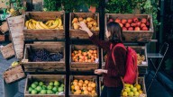 El precio de los alimentos se modera cuatro décimas y se sitúa en el 2,3%