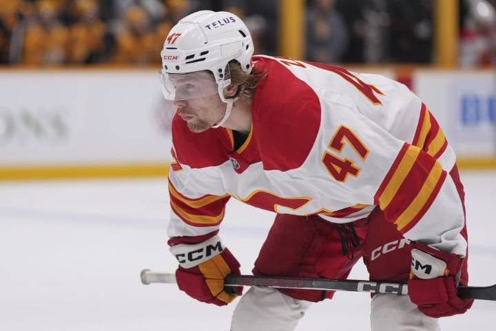 Calgary Flames, Connor Zary agree to three