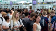 El aeropuerto de Barcelona, afectado por el mal tiempo y el ciberataque europeo