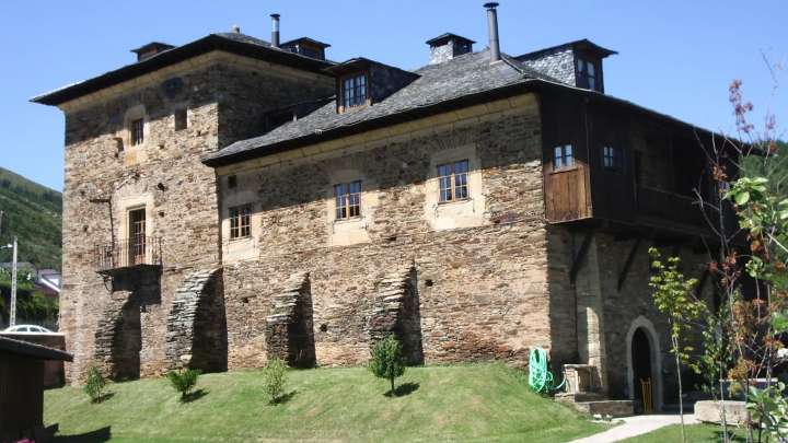 El espectacular hotel ubicado en un palacio que es ideal para hacer enoturismo