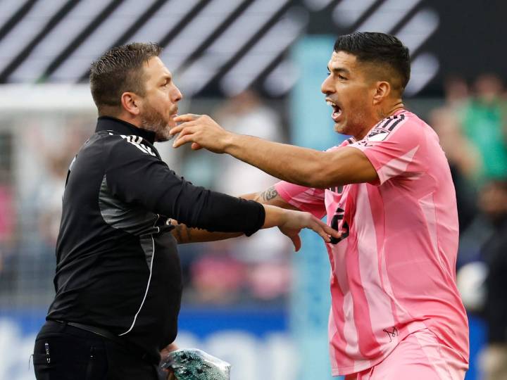 Luis Suárez appears to spit at Sounders staffer amid ugly scenes after Leagues Cup final