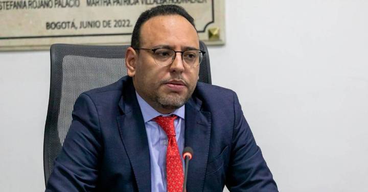 Petro le aceptó la renuncia del ministro de las TIC, Julián Molina