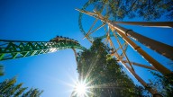 Investigan la muerte de joven latino en una montaña rusa en parque de Orlando, Florida: esto reveló la autopsia
