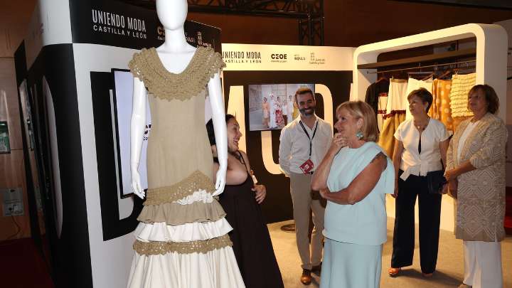 La Junta defiende el potencial de la moda de Castilla y León que genera 200 millones y más de 2.300 empleos