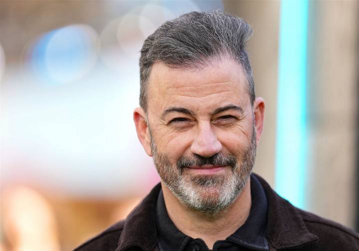 Jimmy Kimmel returns to his late-night show after ABC lifts suspension