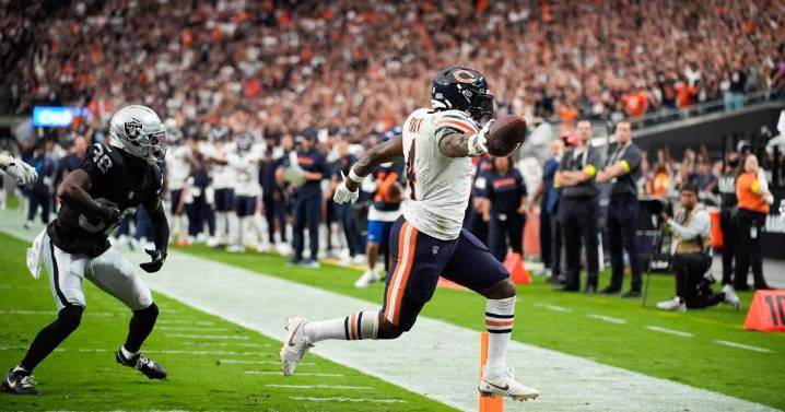 Josh Blackwell blocks field goal to preserve Bears' rally for win over Raiders