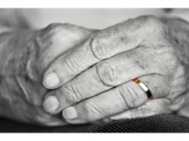 Miss Manners: Was I wrong to take off my wedding band, widow asks?