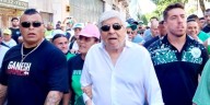Fuerte gesto de Hugo Moyano en favor del Gobierno: firmó una paritaria de 6 meses por debajo de la inflación