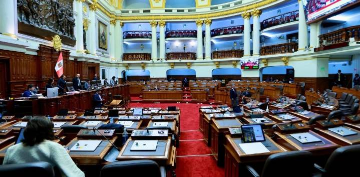 Oficializan ley para que congresistas puedan hacer proselitismo: "Les pagaremos un sueldo mientras hacen su campaña"