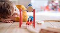“Ralph el Demoledor”: una madre pide ayuda para su hijo de seis años que come paredes, tierra y arena