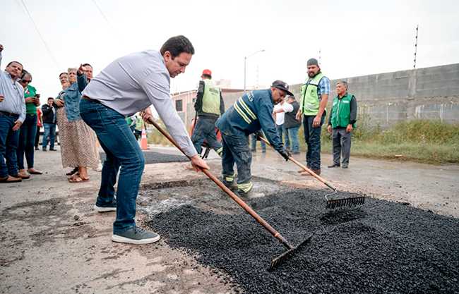 Se mantiene activo el programa de bacheo en todos los sectores de Saltillo: Javier Díaz