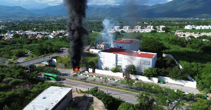 Vandalizan Palacio de Justicia de Iguala en manifestación por estudiantes de Ayotzinapa