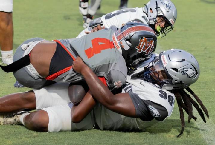 South Lake High Football Improves to 4-1 With Big Win Against Mount Dora