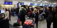 Tras las fallas en los pasaportes, el Gobierno reforzó la atención del RENAPER en Aeroparque