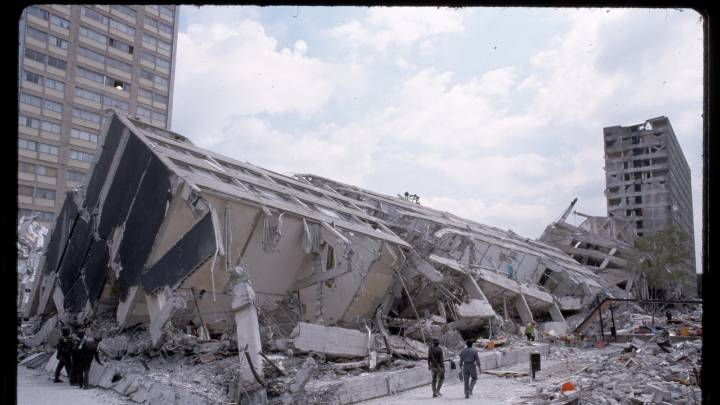 Desgarradores testimonios del sismo más fuerte que arrasó con CDMX hace 40 años:  “El olor no correspondía a un solo cuerpo, sino a muchos”