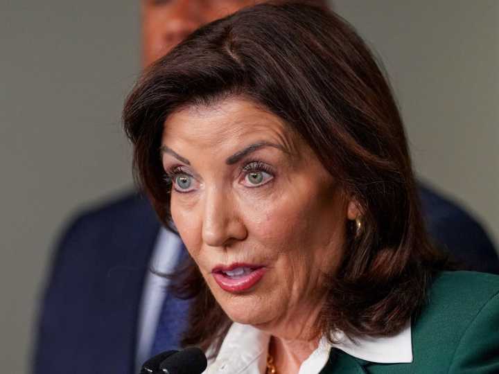 Kathy Hochul arremetió contra Donald Trump: “Quiere que Nueva York se derrumbe”