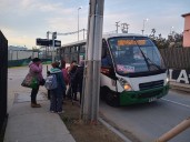 Caos y largas esperas en Quilpué y Villa Alemana tras inicio de operaciones en marcha blanca de empresas que reemplazaron a Fenur