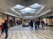 National retailer hiring 30,000 workers for holiday season; offers 40% discount as perk
